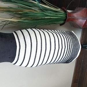 New! ST JOHN Couture Black & White Horizontal Stripe Knit Long Pencil Skirt Sz 2